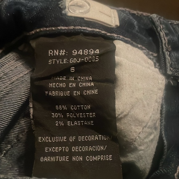 Shyanne Girls size 6 jeans w/embellished rear pockets. Worn once - Picture 5 of 5